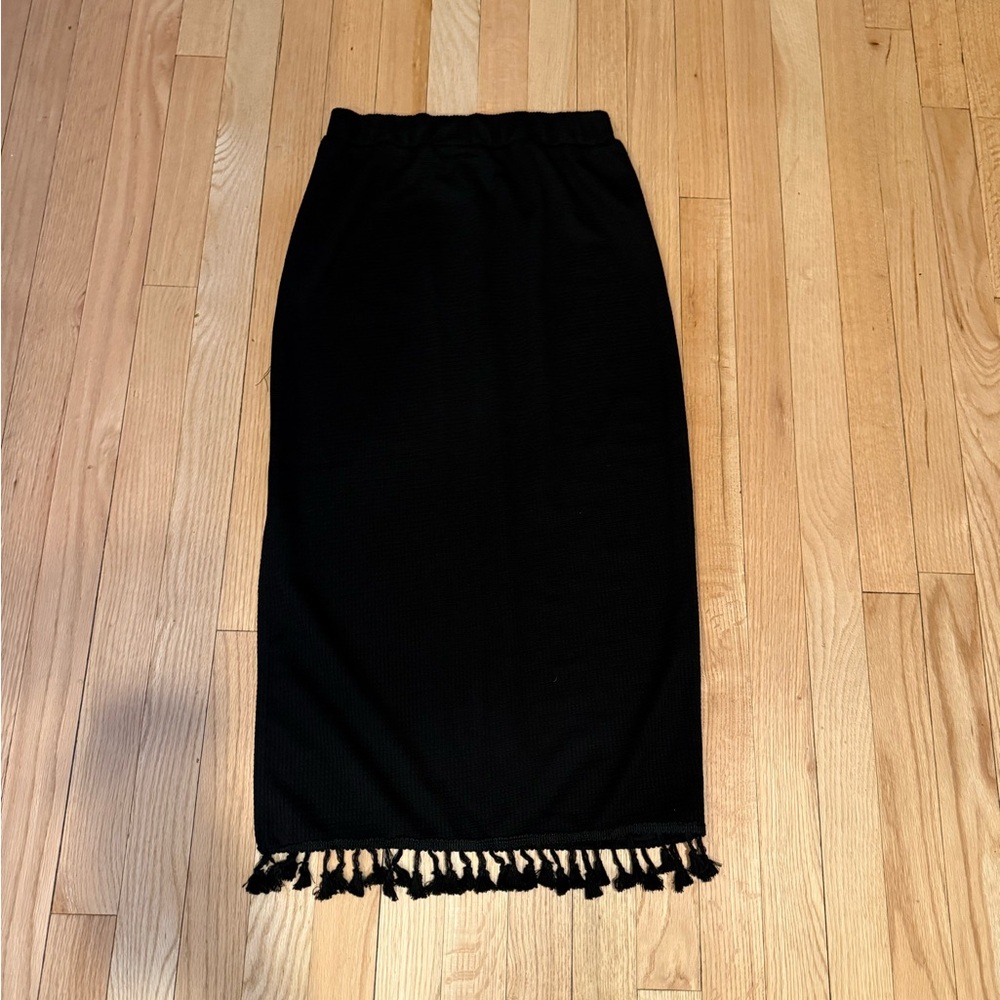 Brand new, never worn! Beachy waffle knit skirt w/fun tassels & side slit, XS-S.